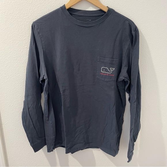 SOLD - Vineyard Vines Men’s Santa Whale Happy Holidays Navy Long Sleeve Small - Picture 2 of 6